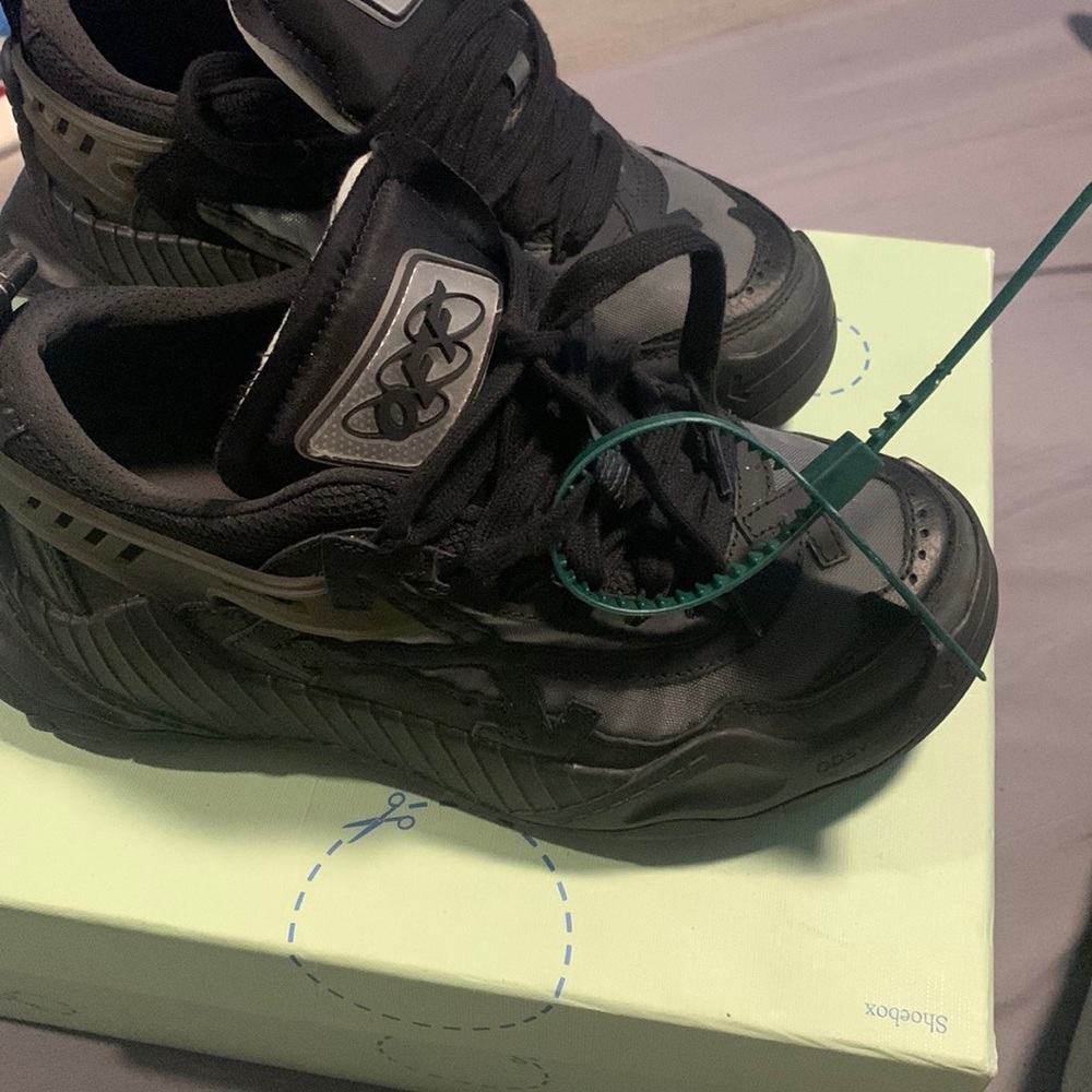 Woman off white size 7 used